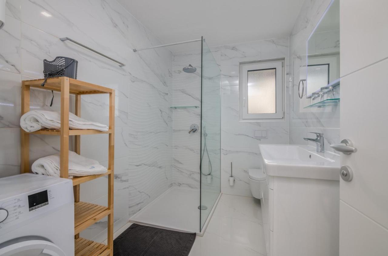 Apartments Elle Luxury Vantacici Malinska Exterior photo