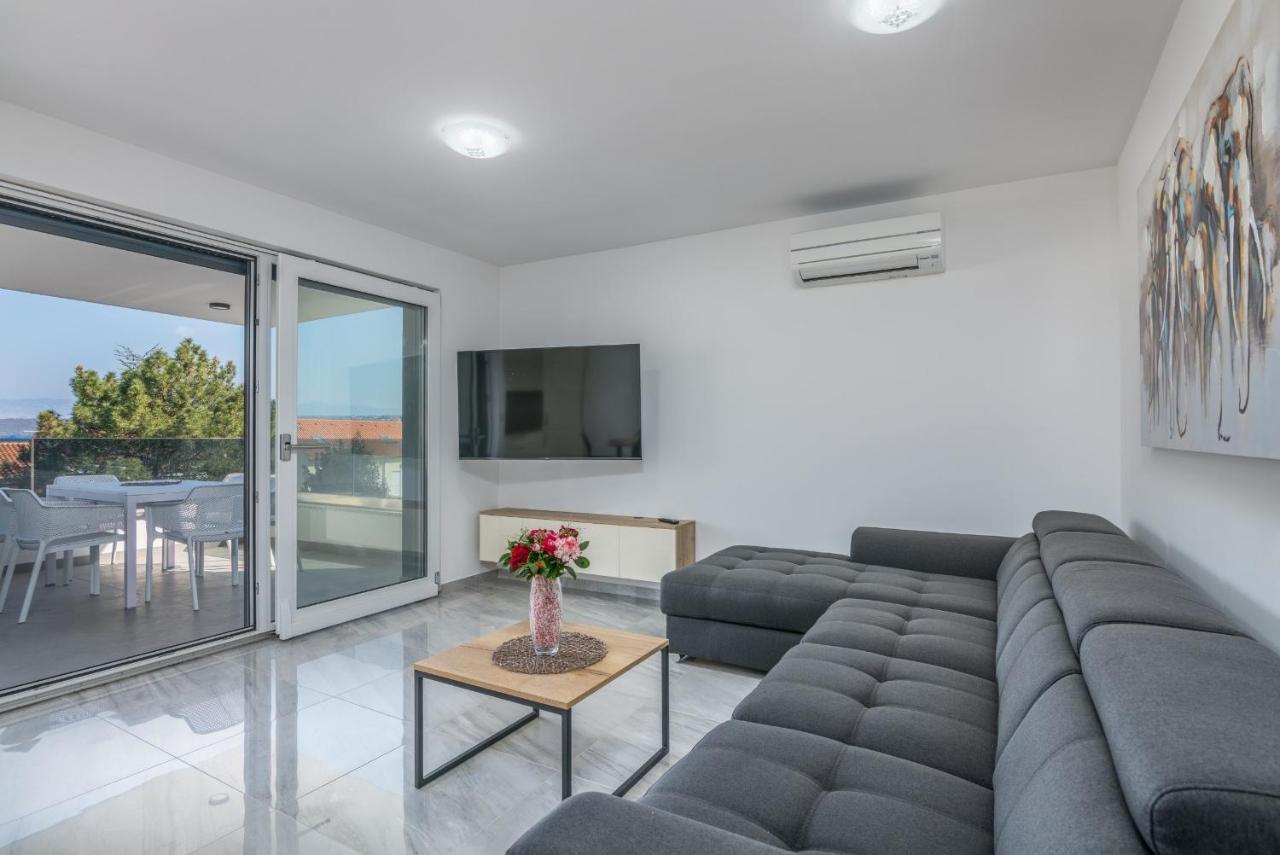 Apartments Elle Luxury Vantacici Malinska Exterior photo